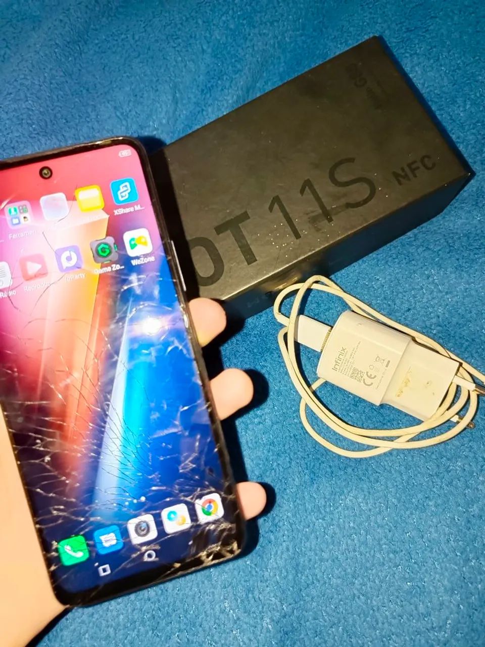 Celular Infinix Hot 11S com tela trincada - preço negociável