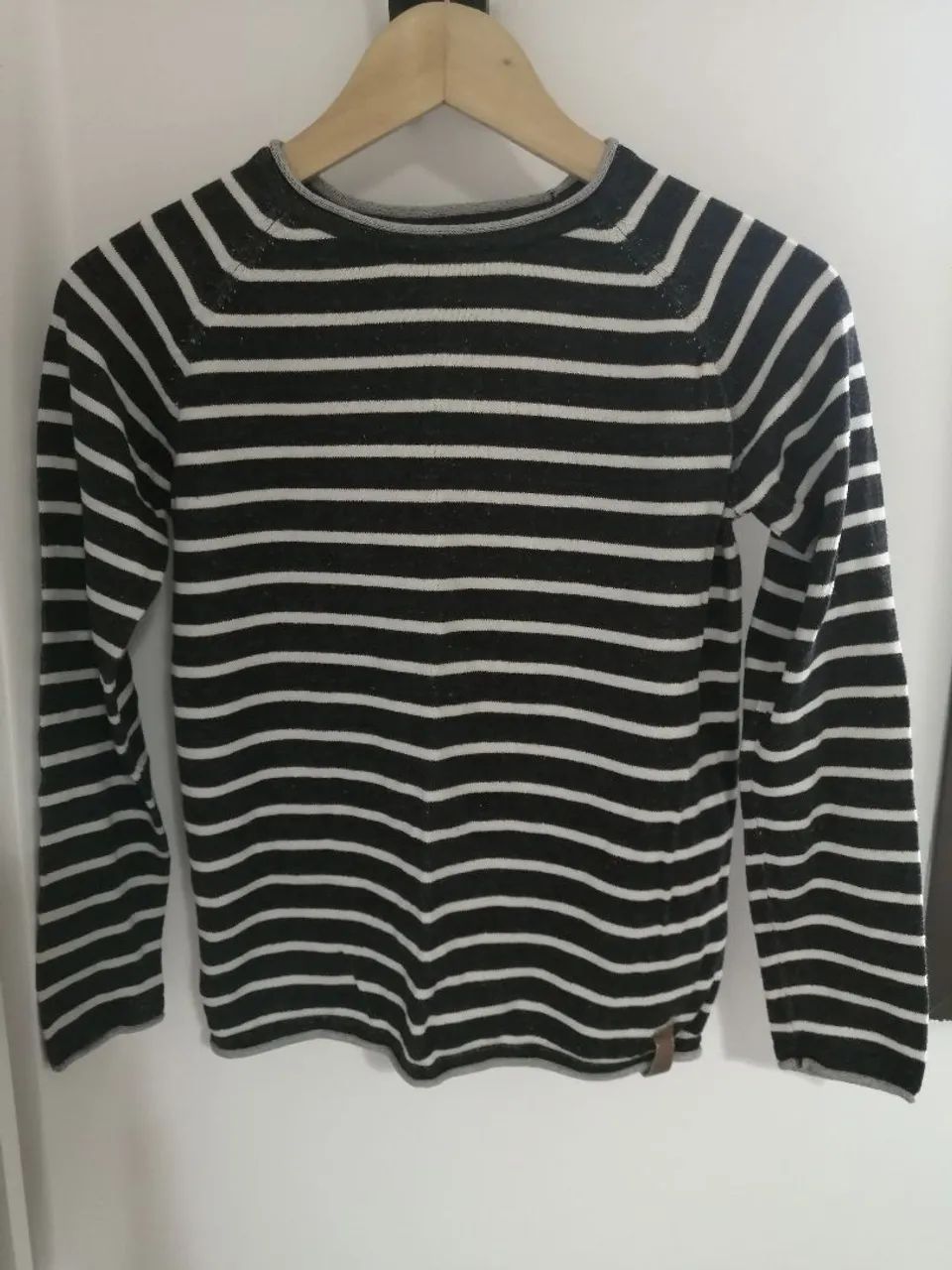 Blusa grossa listrada preta e branca