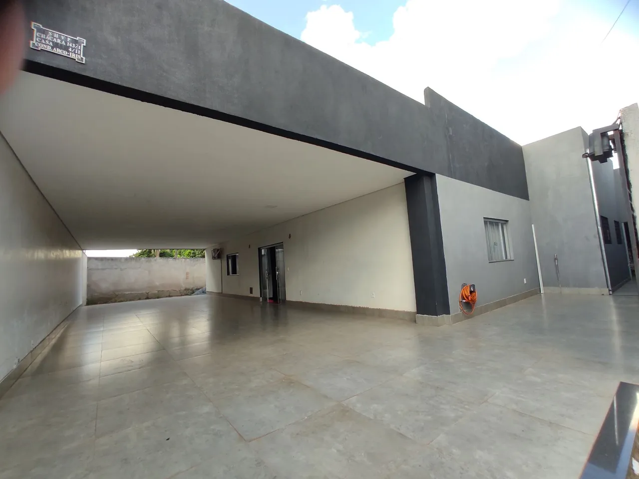 4 quartos sendo 3 suites + escritório lote 600 MTS rua 12 Vicente Pires