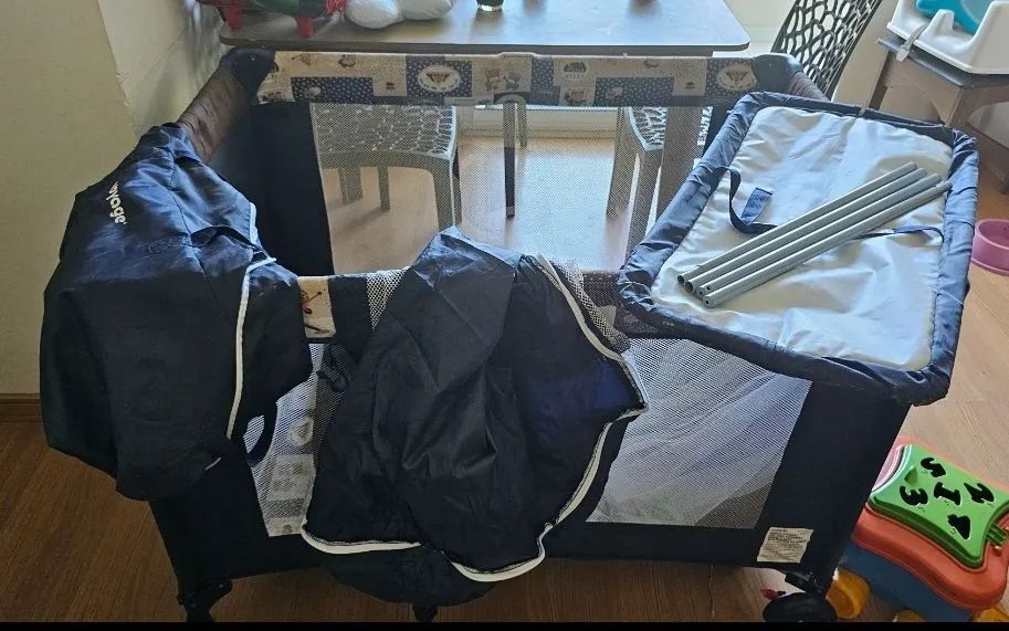 Berço portátil para bebê com mosquiteiro - Voyage  - Foto 2