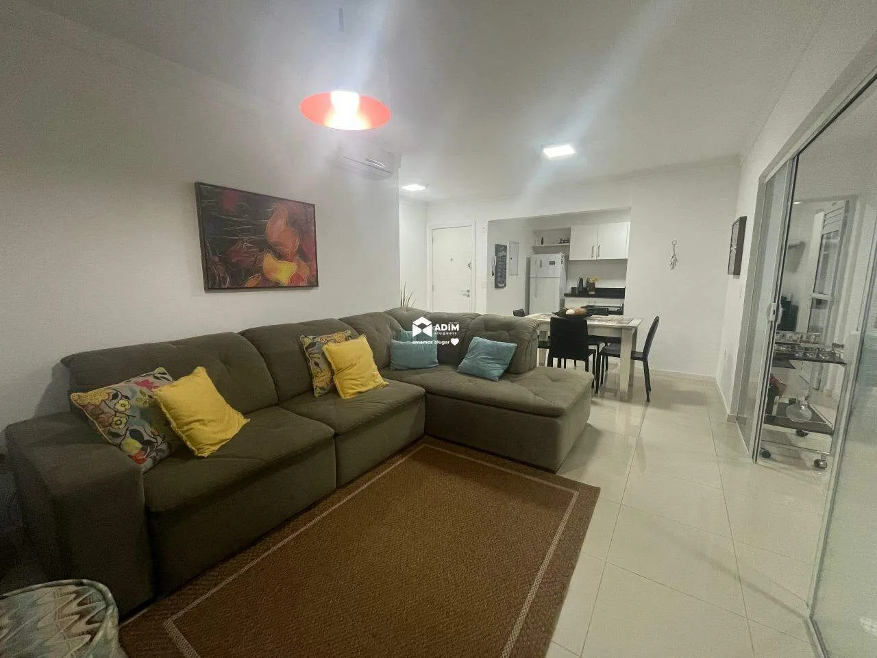 Aluguel anual: Apartamento de 2 suítes em Balneário Camboriú