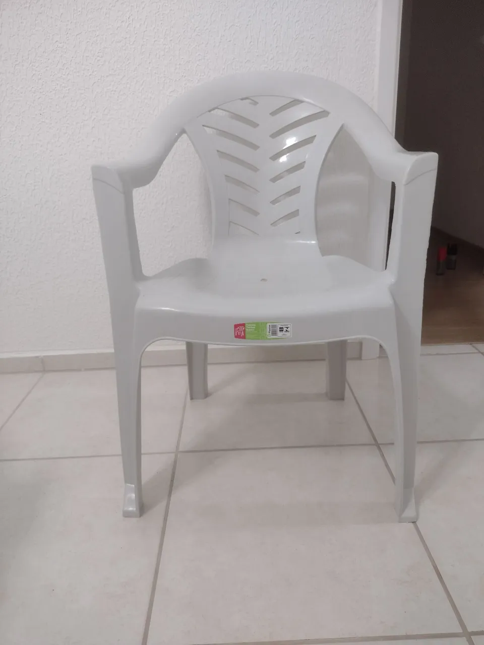 Cadeira de plástico cinza