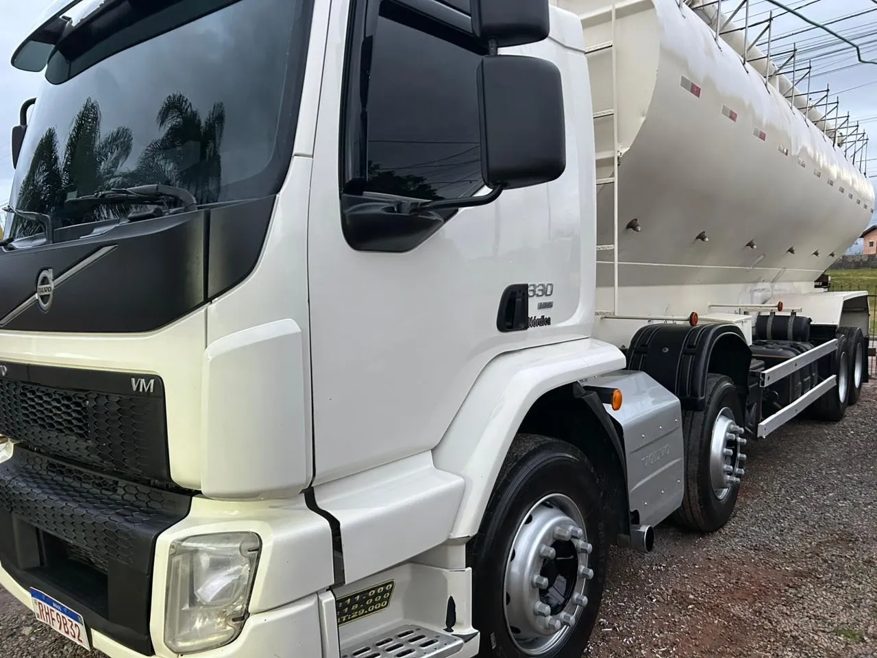 VOLVO VM 330 2021 8X2 BI TRUCK SILO RAÇÃO