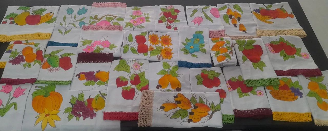 Panos de prato artesanais em tecido 100% algodão, pintados à mão com bainhas de crochê