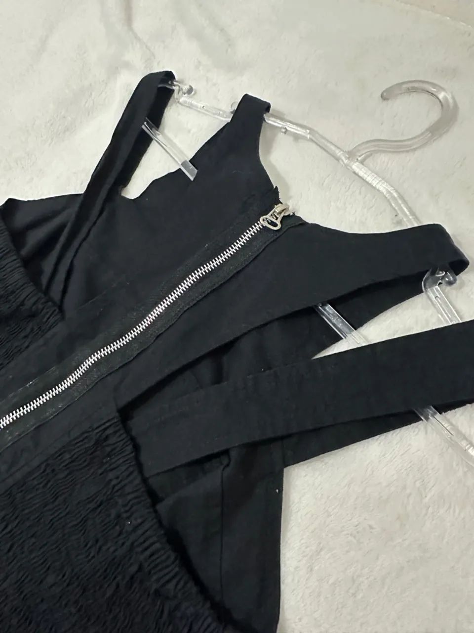 Vestido Preto Moderno com Zíper