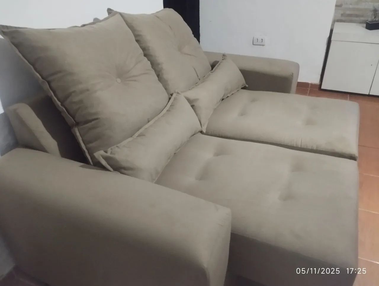 Sofá retrátil Nápoles com puff 