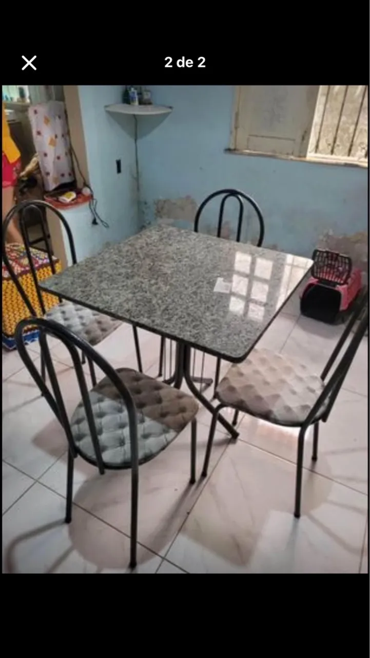 Mesa com 4 cadeiras