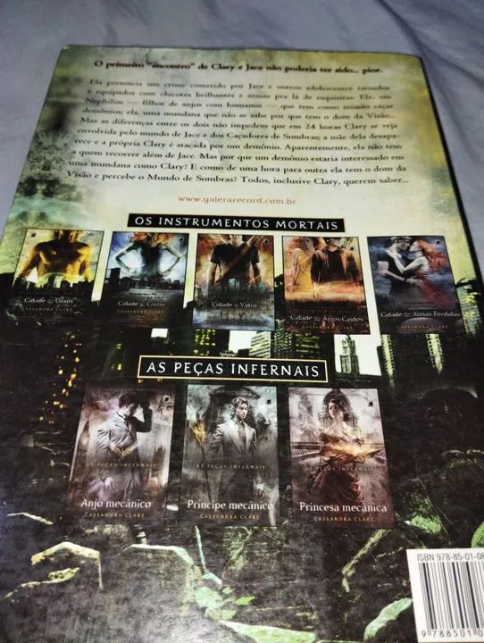 Livro Cidade dos ossos - Foto 4