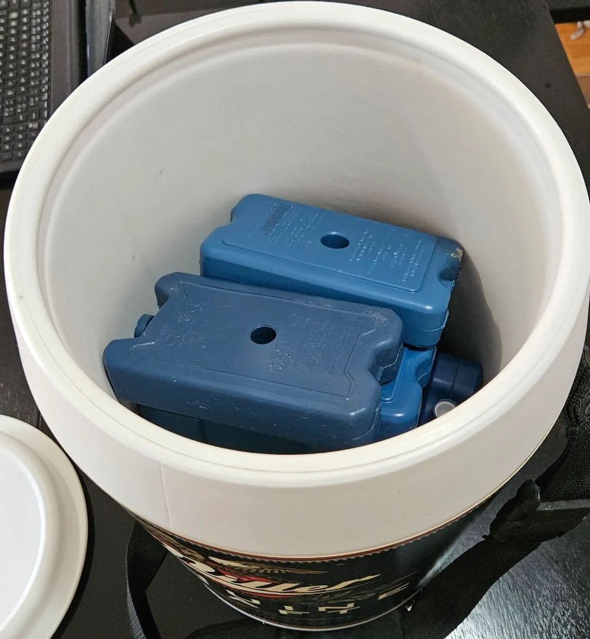 Cooler portátil Miller Genuine Draft 24 latas com alça - prático e com grande capacidade - Foto 4