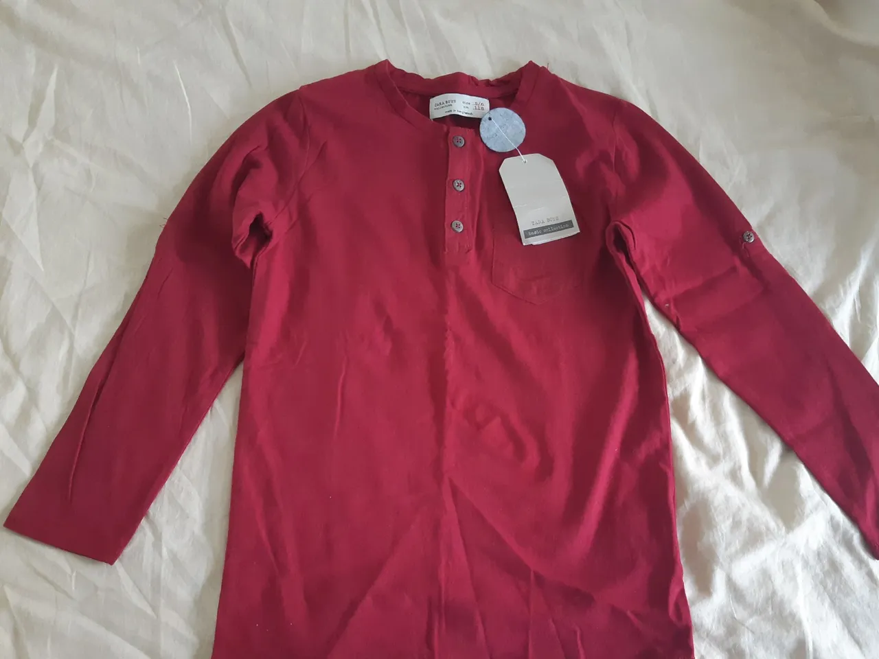 Camisa Zara Boy. 5/6 anos. Com botão na manga para dar aquele charme na manga dobradinha