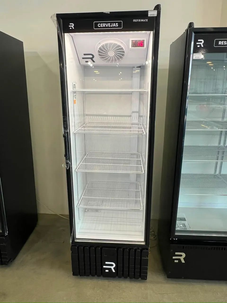 Cervejeira 570 litros até 10 caixas engradados nova 