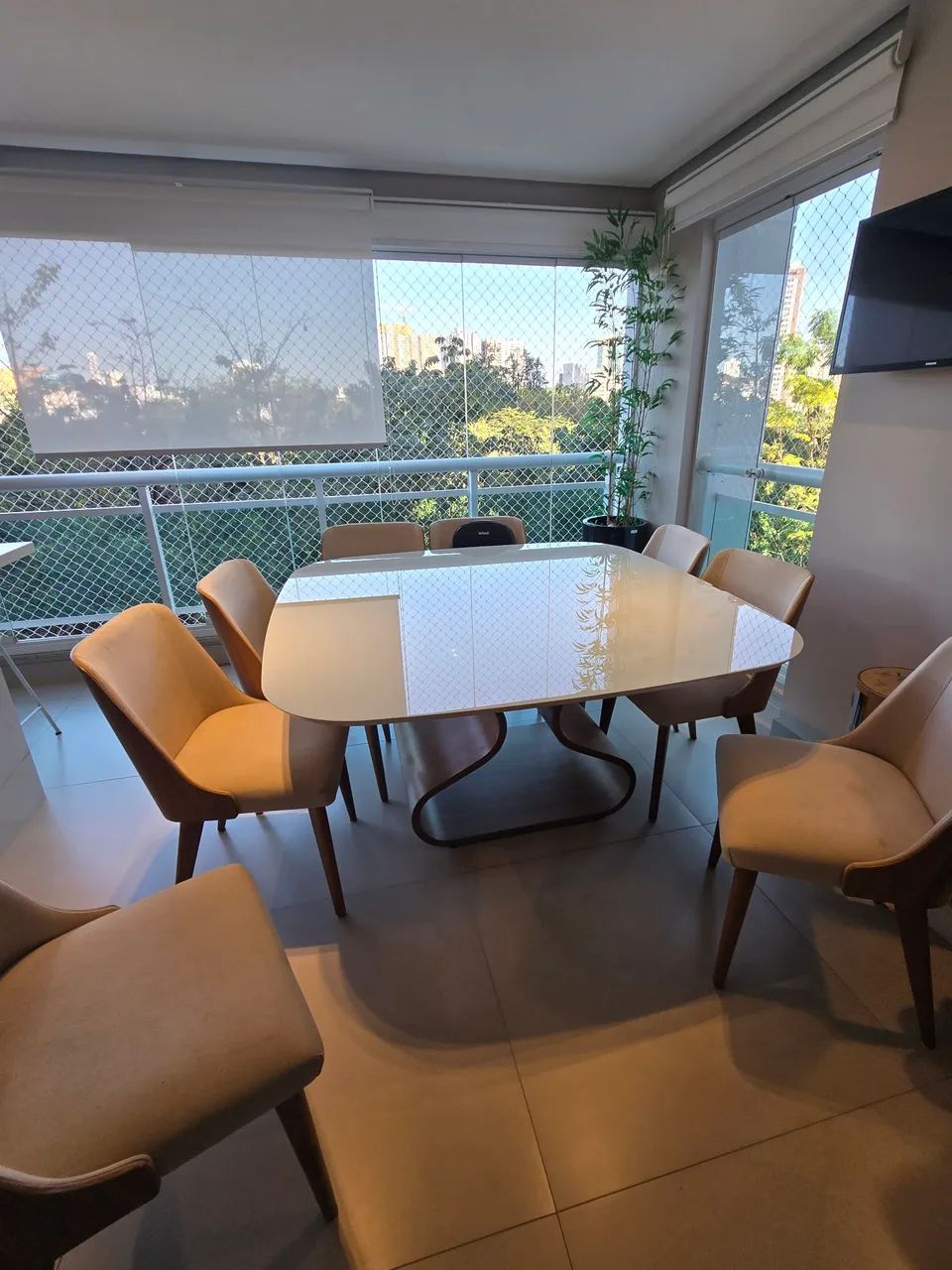 Mesa de jantar e 8 cadeiras - Foto 3