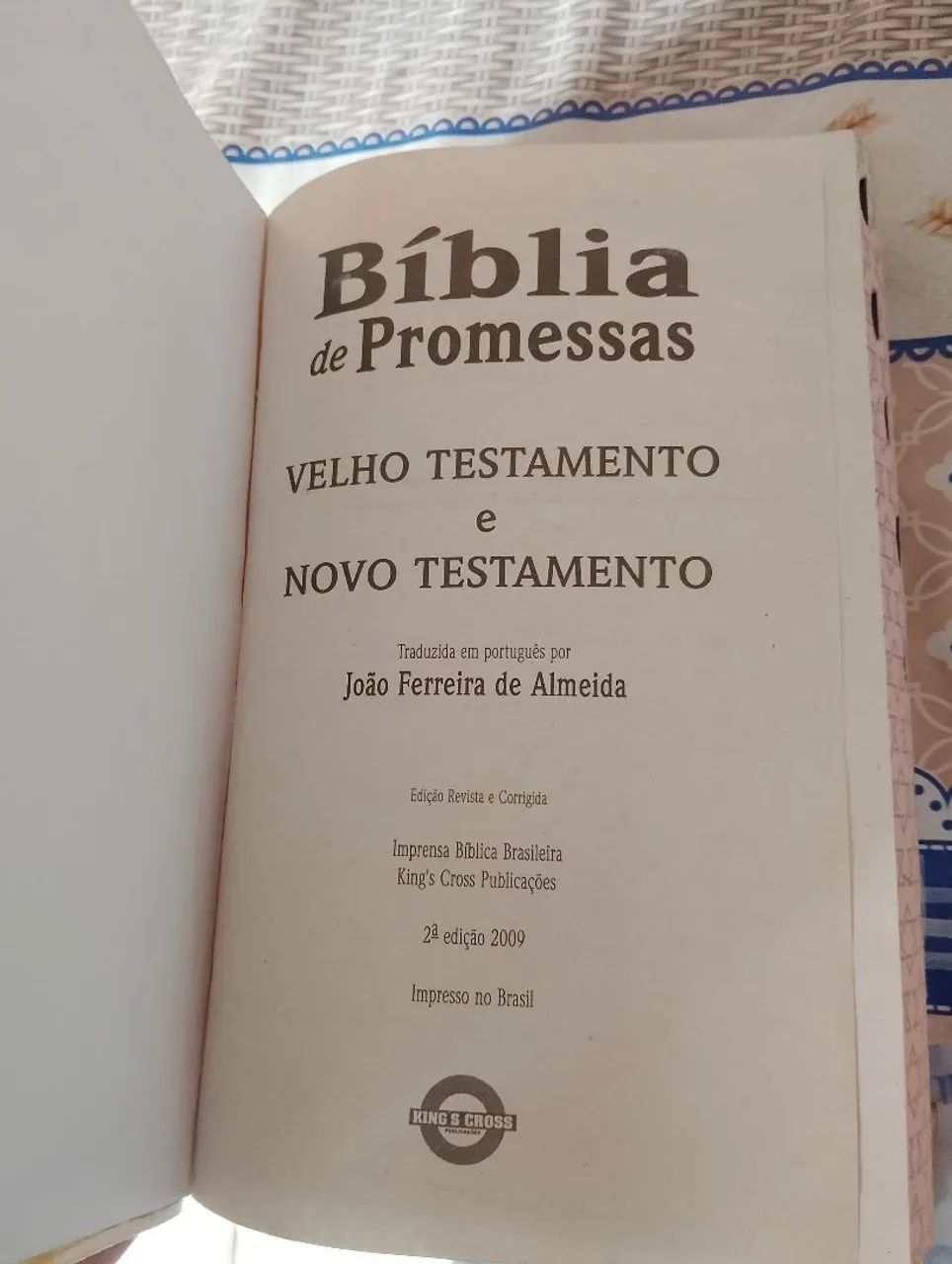 Vendo Bíblia sagrada  - Foto 2