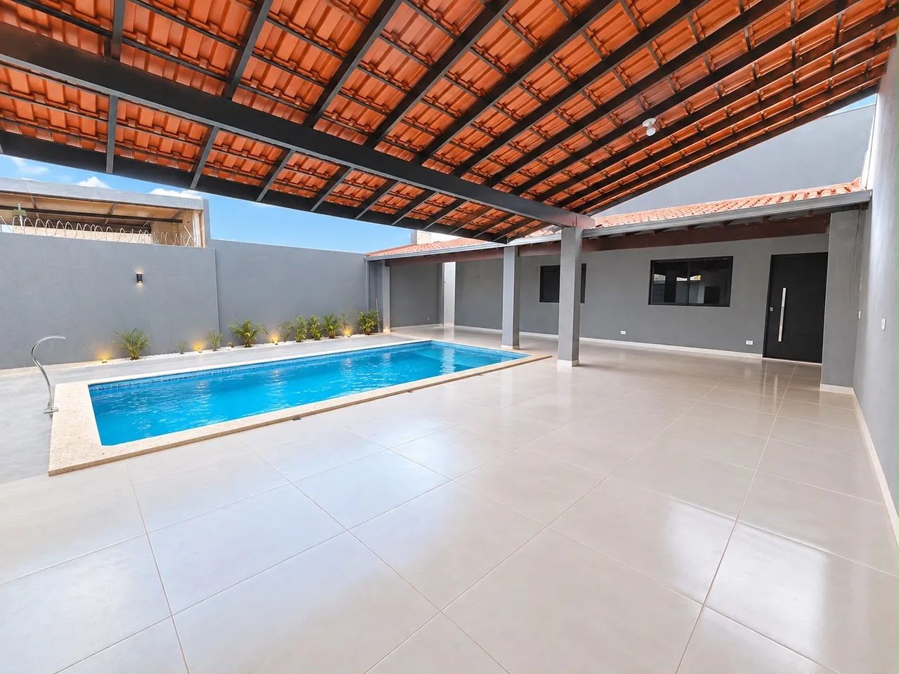 OPORTUNIDADE!! Casa belíssima e espaçosa 