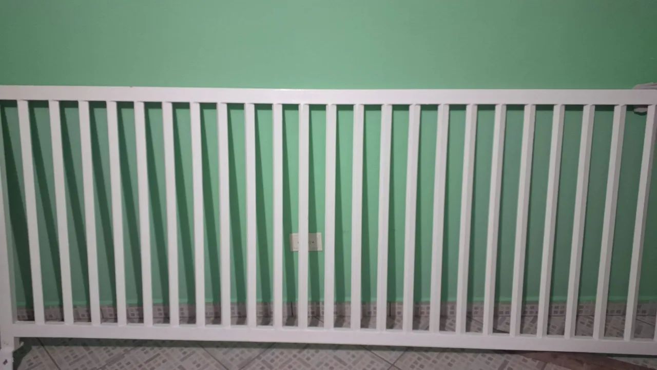 Vende _se uma grade de ferro 