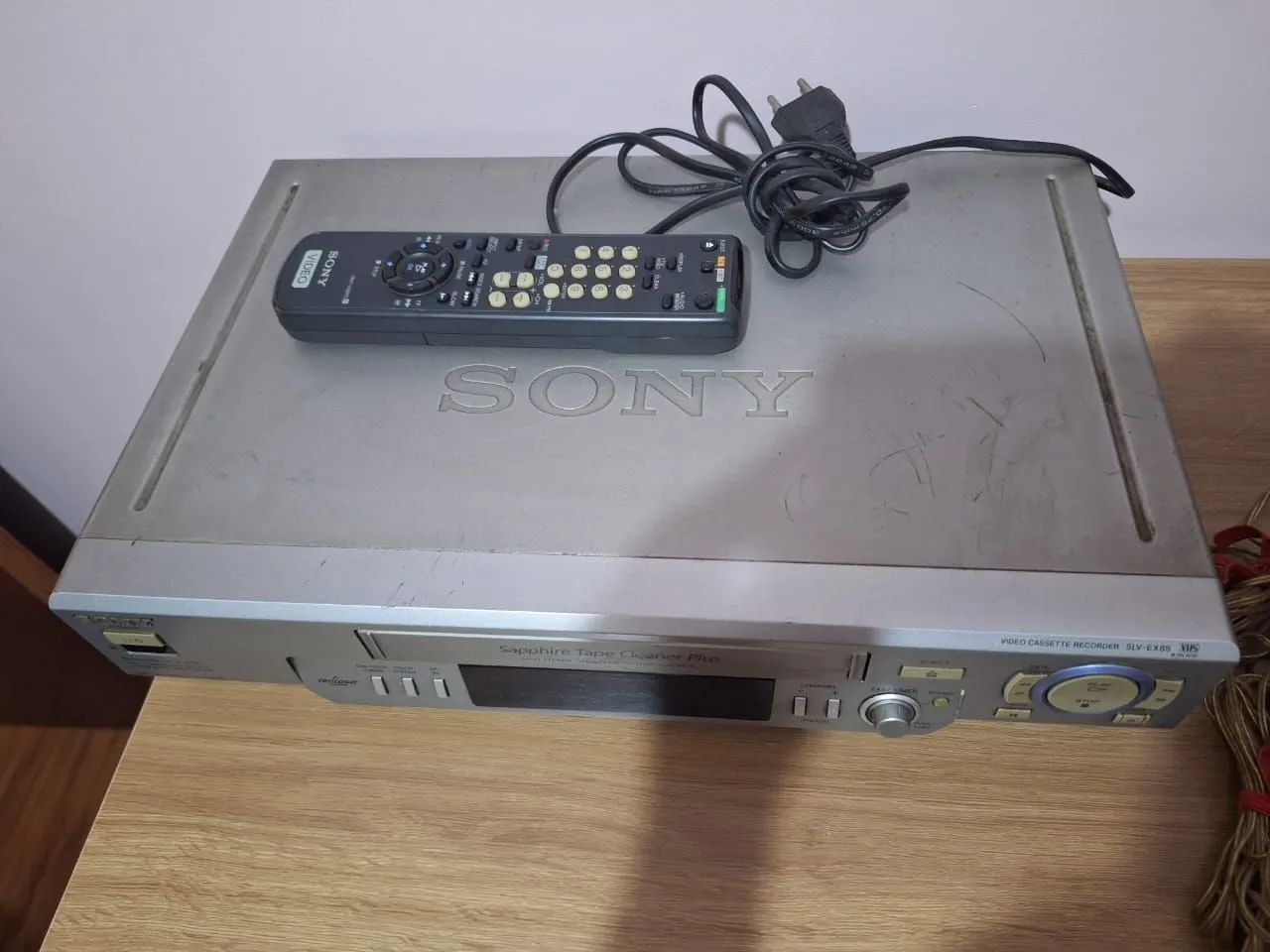 ? Vendo 2 Aparelhos de DVD e 1 Videocassete VHS  - Foto 2