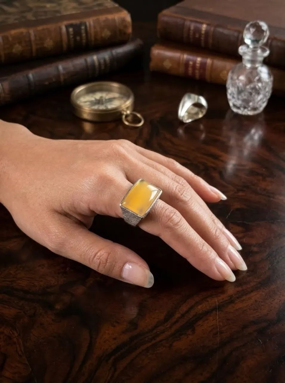 Anel Vintage Prata com Pedra Retangular Âmbar 