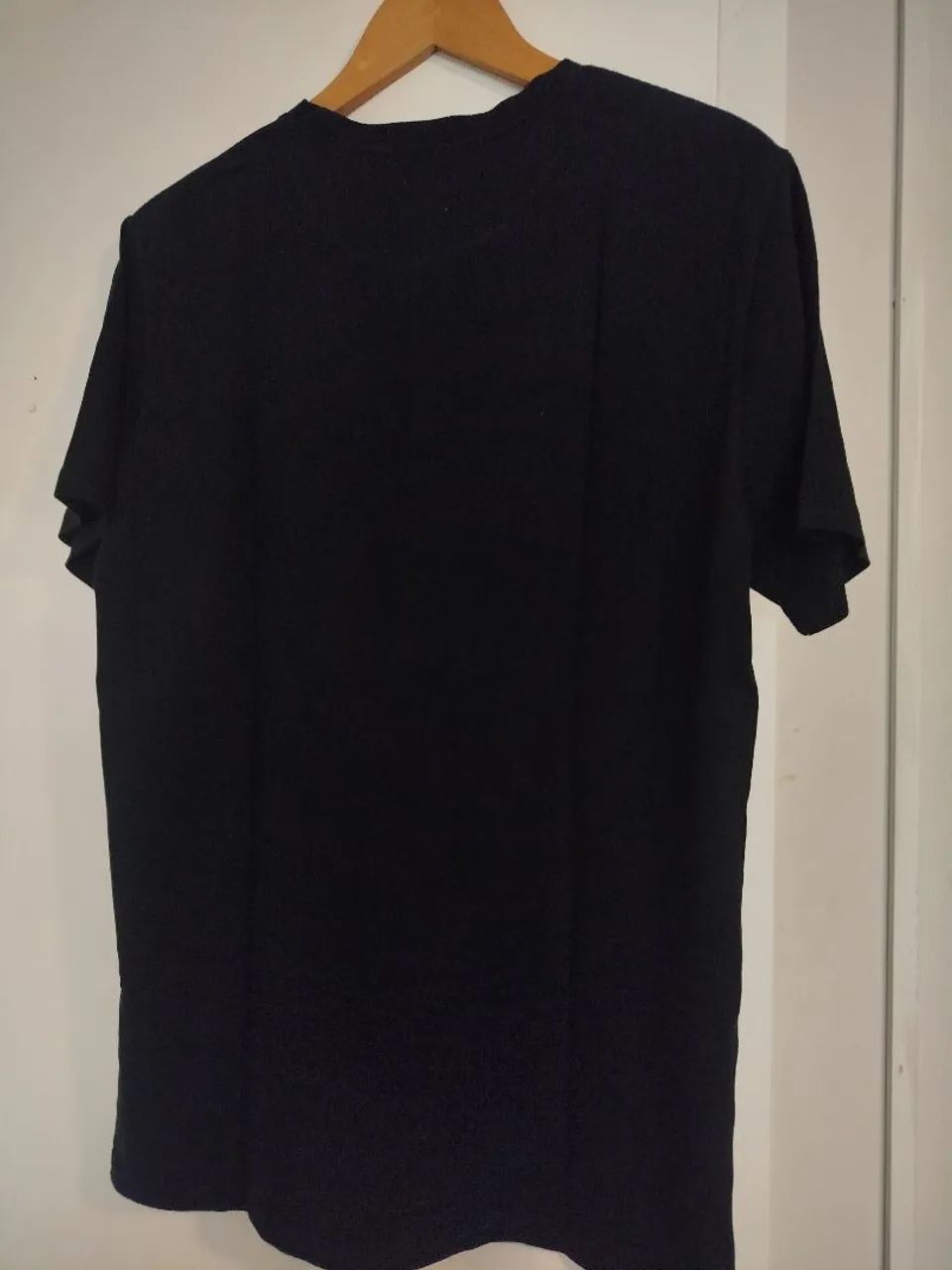 Camiseta Levis preta M - Foto 3