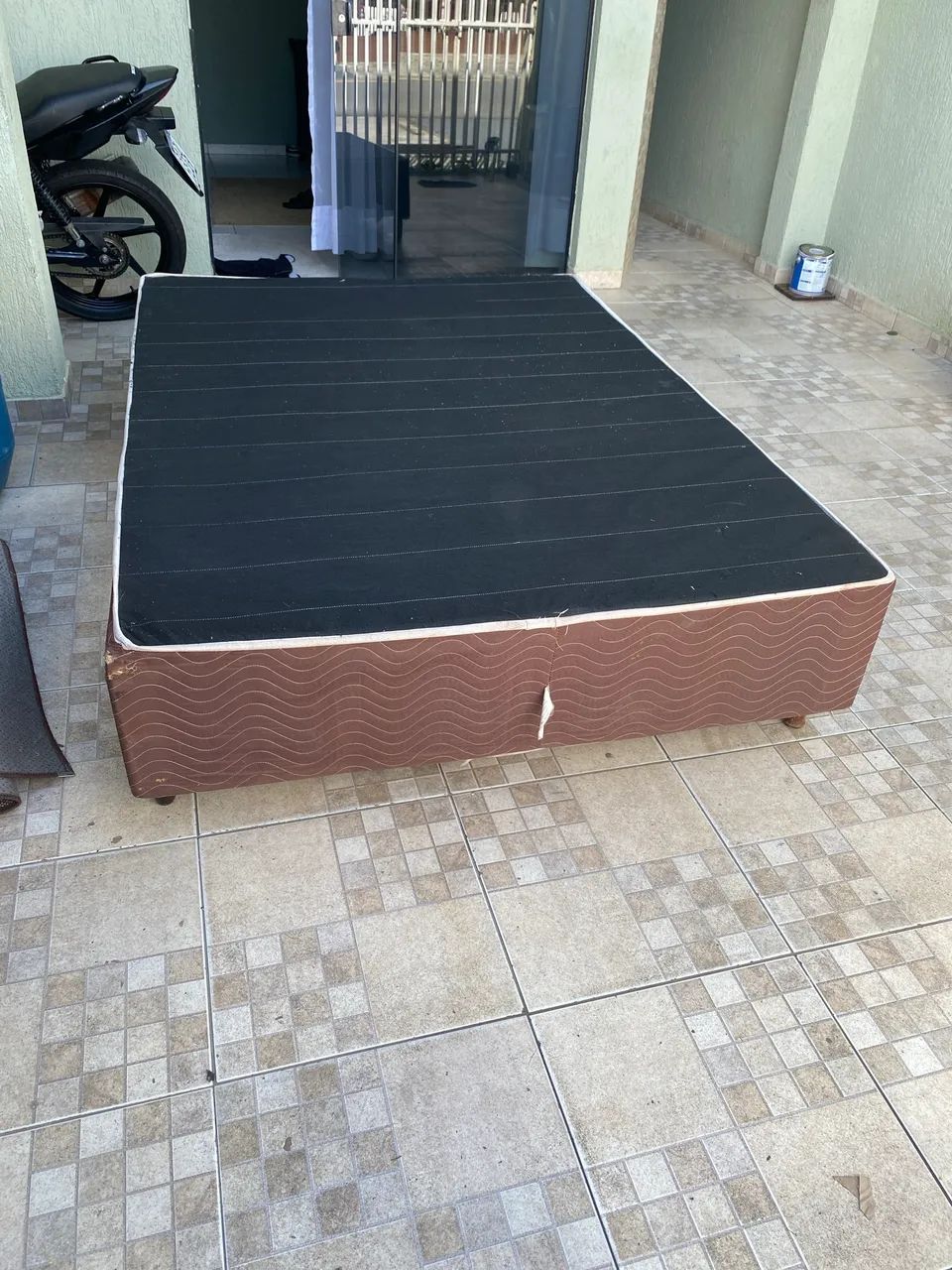 Cama box R$100