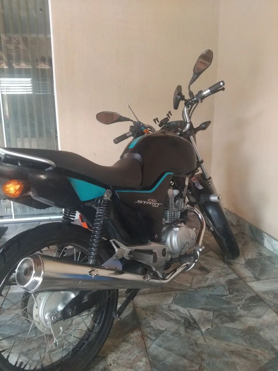 Moto impecável 