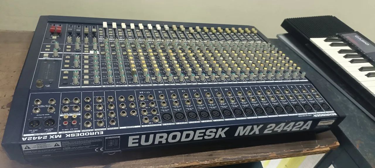 Mesa Behringer 24 canais  - Foto 3