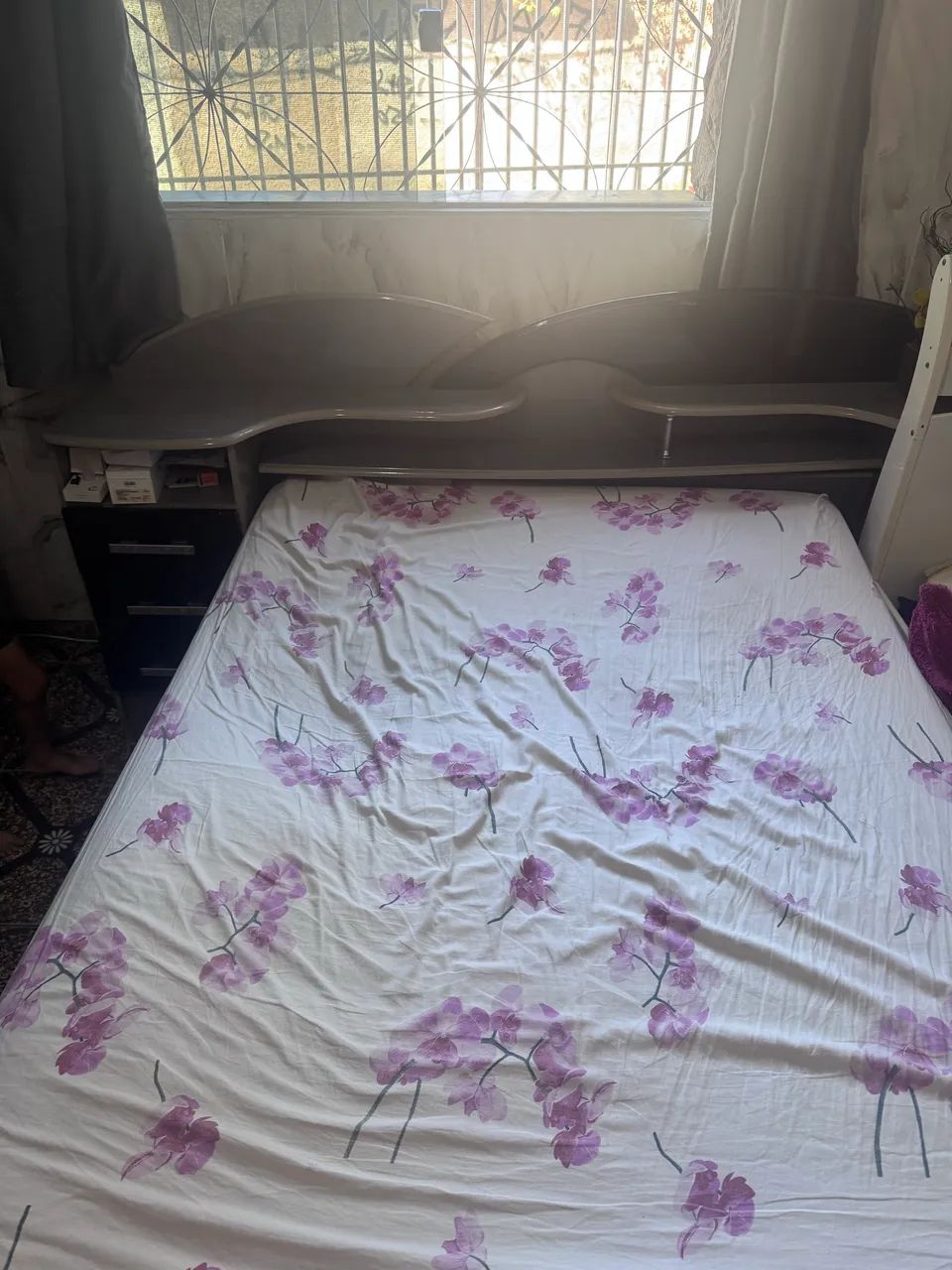 Cama box casal com colchão e cabeceira conjugada e dois criados  - Foto 4