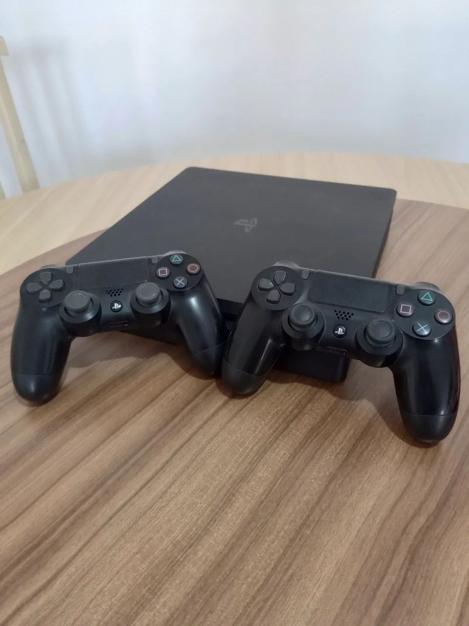 PS4 Slim 