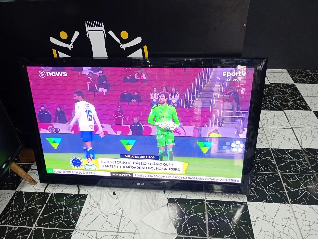 Vendo tv LG 65 polegadas top de linha em estado de obs. Não e smartv R$ 1650,00 - Foto 2