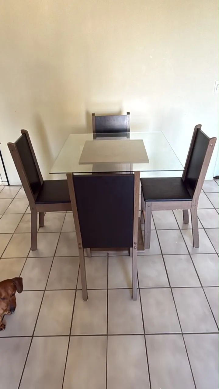 Mesa de jantar com quatro cadeiras - Foto 3