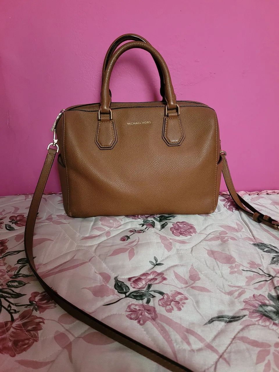 bolsa Michael Kors Mercer Medium Duffle em couro legítimo marrom - Foto 3
