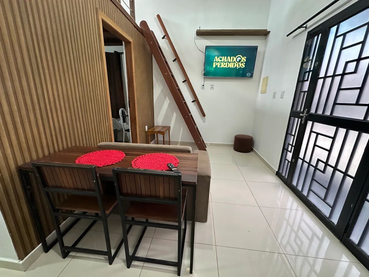 Casa mobiliada em Condomínio familiar -