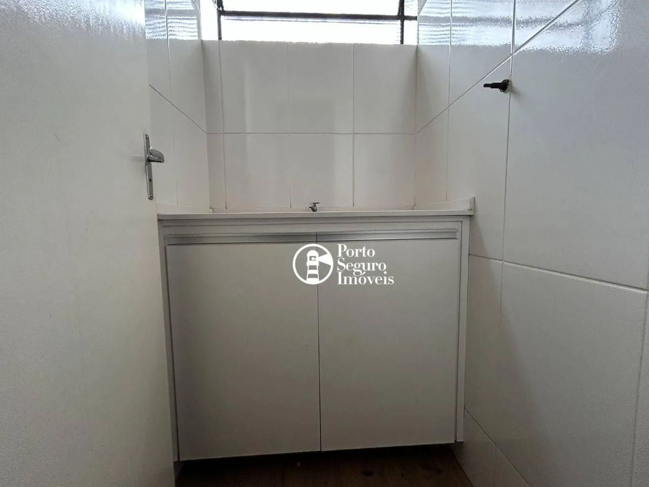 Galpão com 2121m² - Wener Plaas com 2000m² livre salão. 03 Docas (uma com plataforma, piso - Foto 5