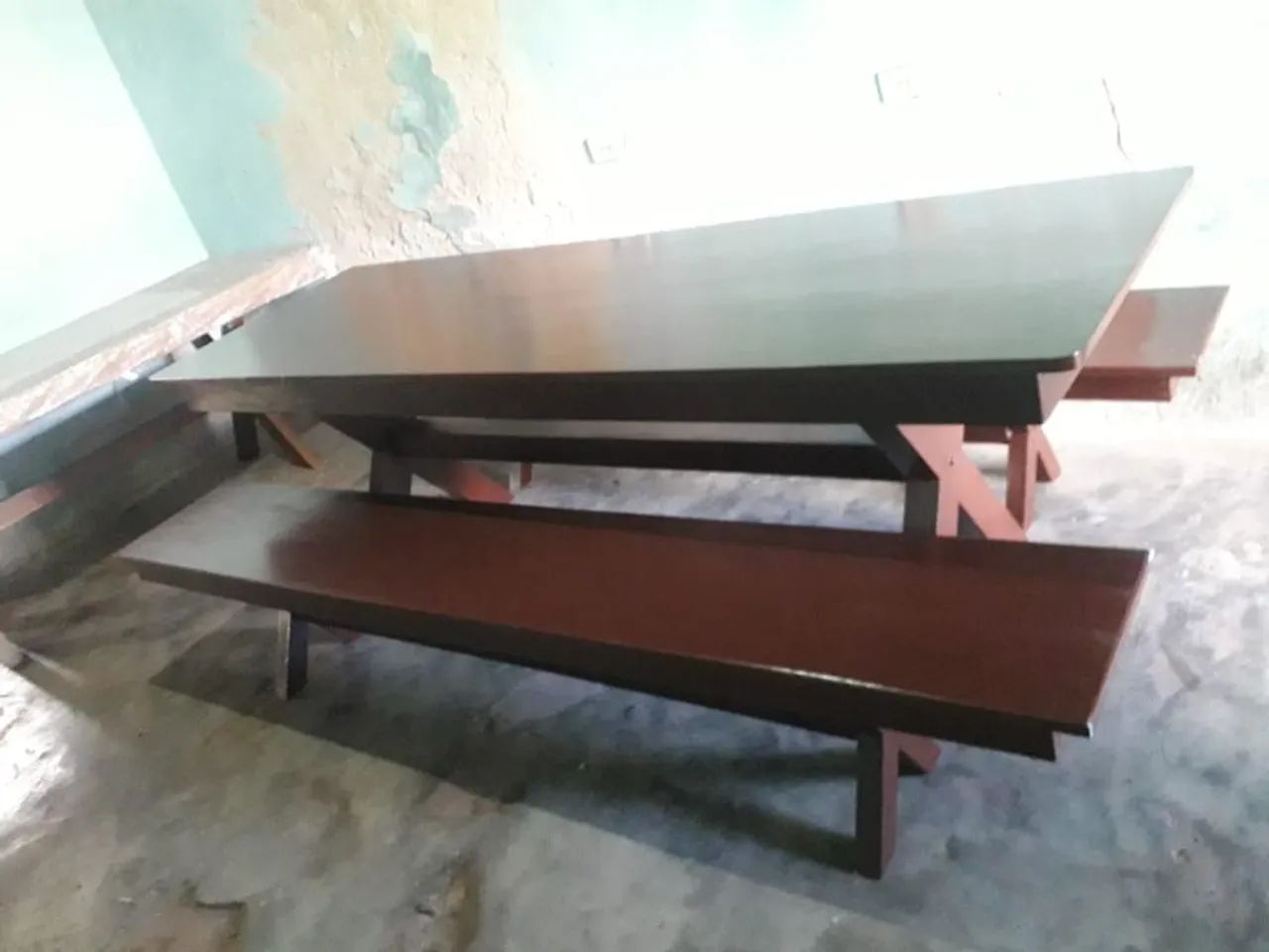 Mesa retangular com 8 cadeiras feitas com madeira de lei - Foto 5