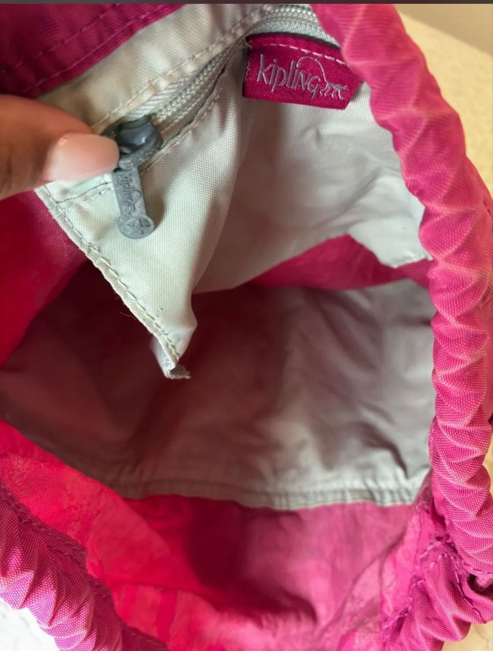 mochila saco kipling na cor rosa - Foto 5
