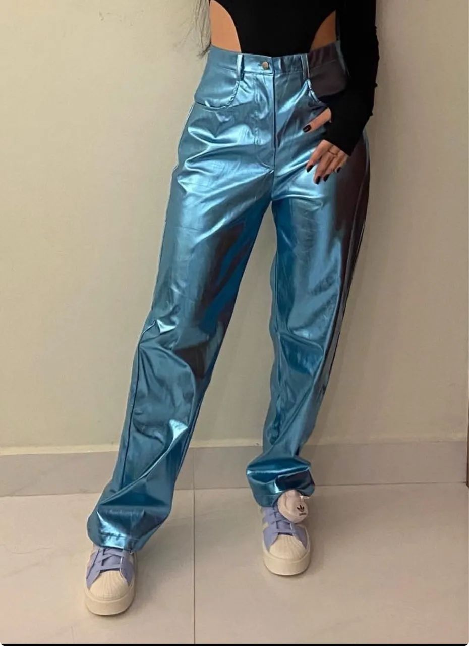 Calça metalizada