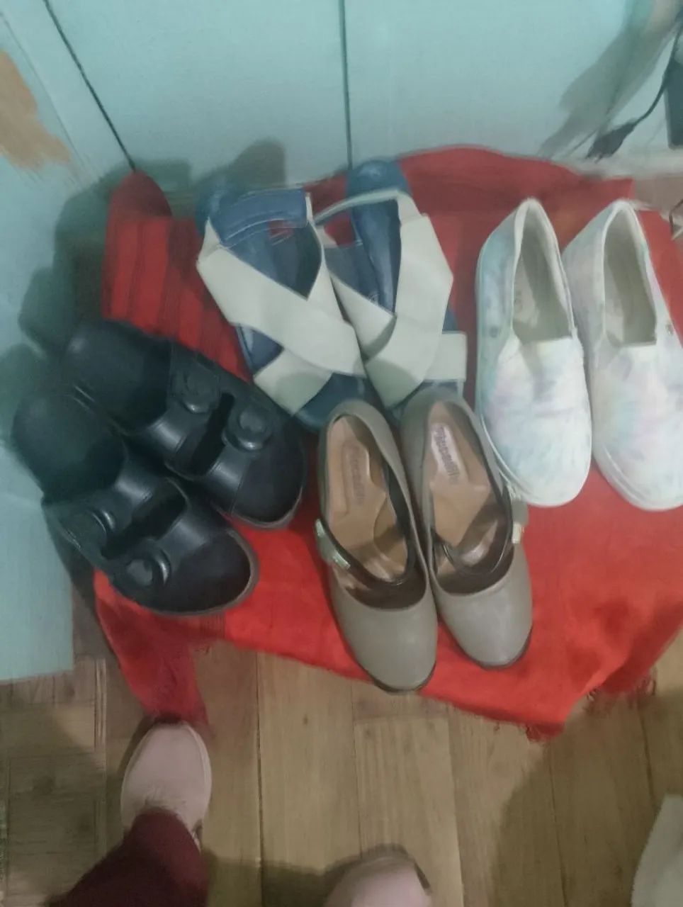 4 pares de sapatos por 65 reais - Foto 2
