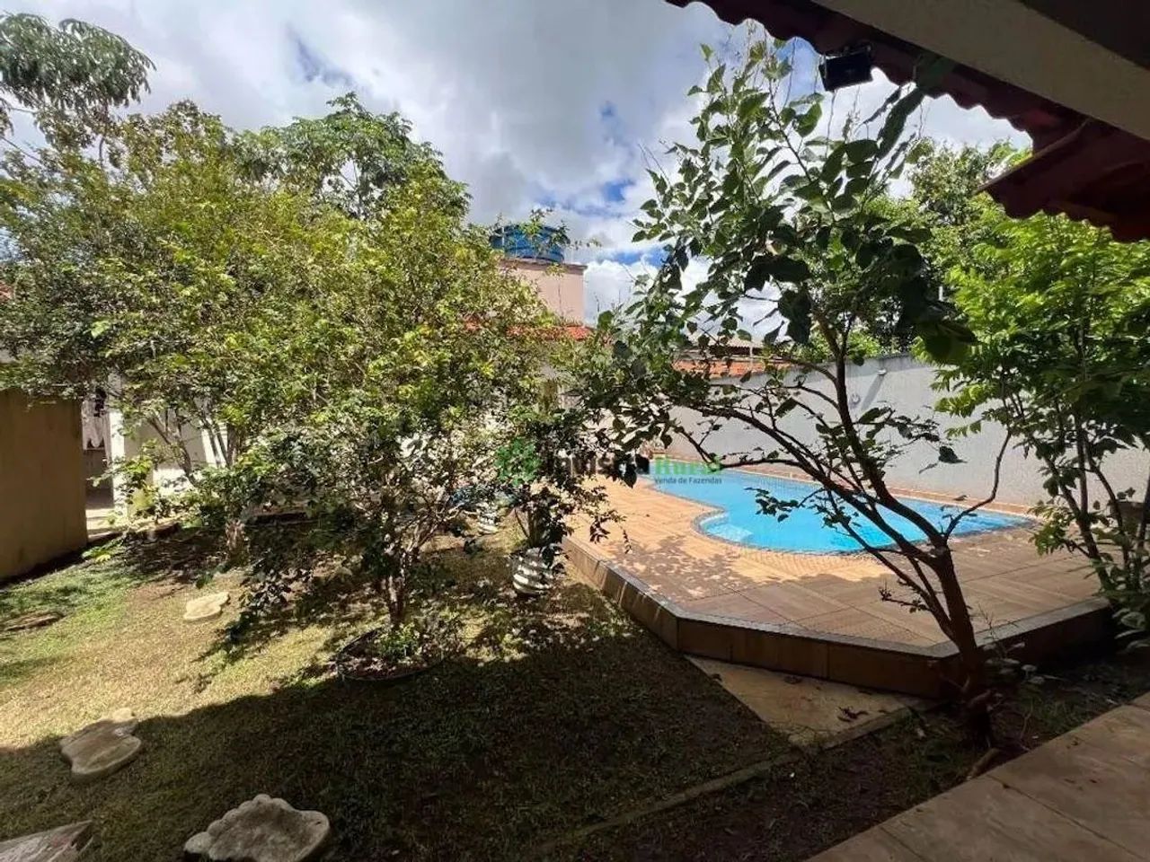 Casa espaçosa com 4 dormitórios, piscina e área gourmet em Luzimangues - Foto 4