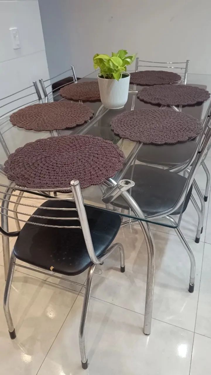 MESA COM 6 CADEIRAS USADA