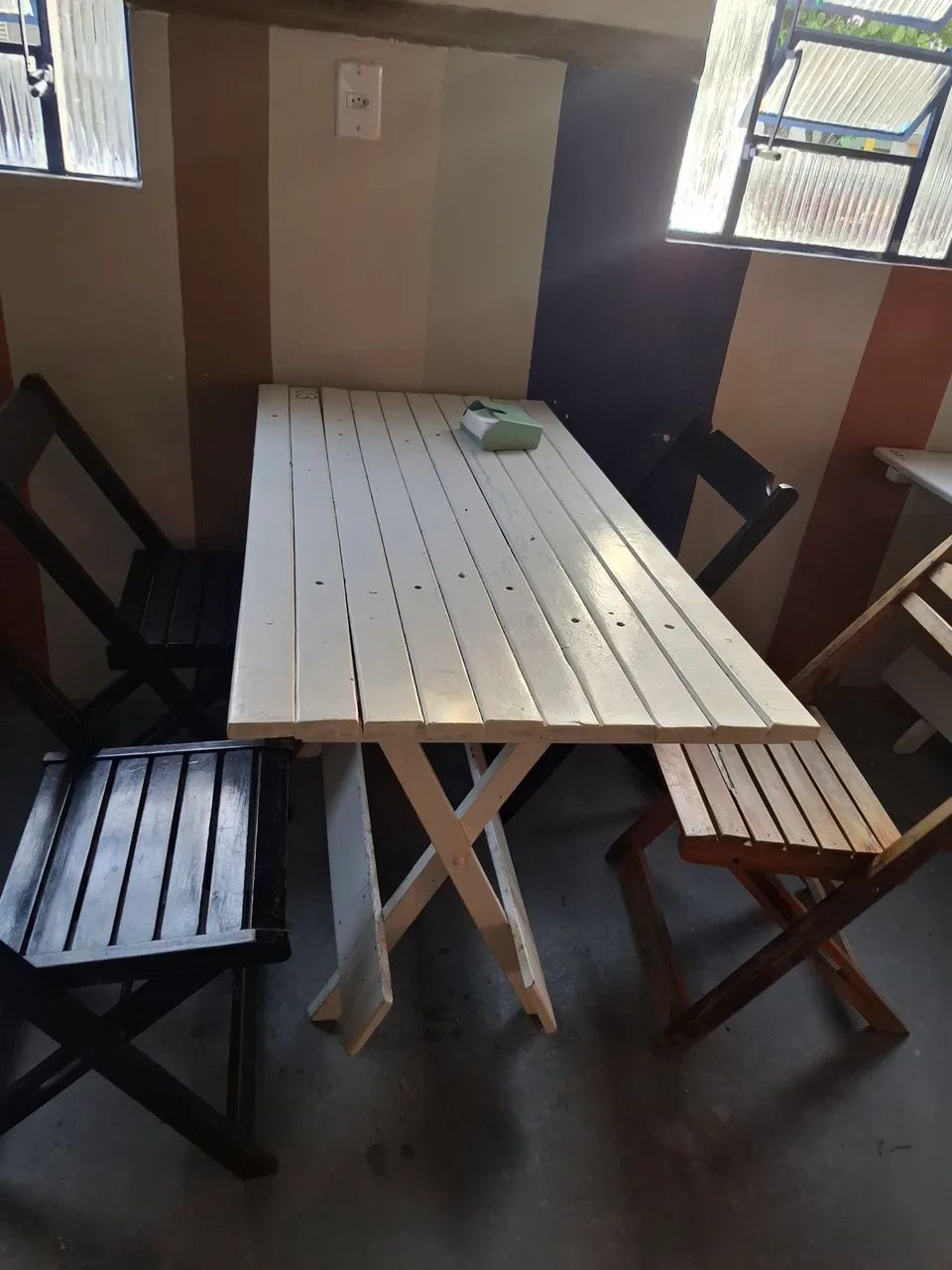 Mesa madeira 6 lugares com cadeiras 