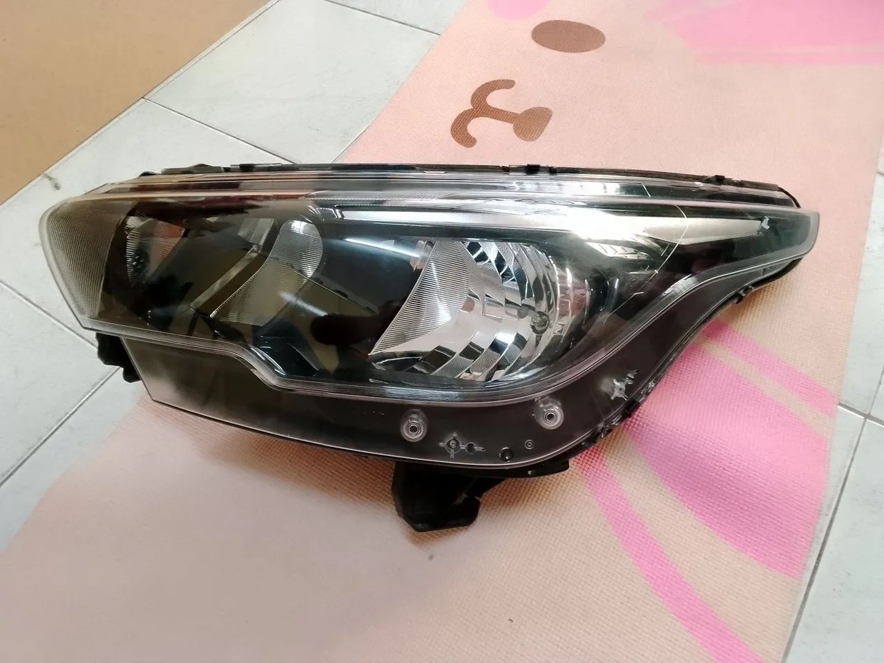 Farol lado esquerdo Fiat argo Cronos 2018 até 2020 sem led
