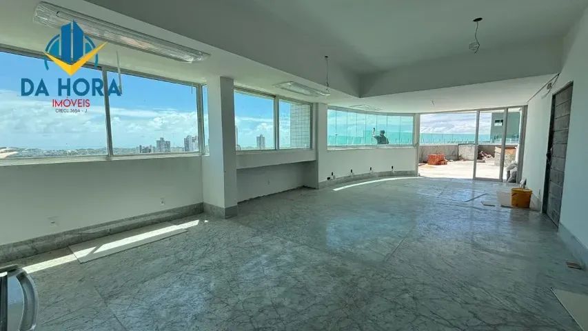 Cobertura Exclusiva em Ponta Negra com 4 quartos! 