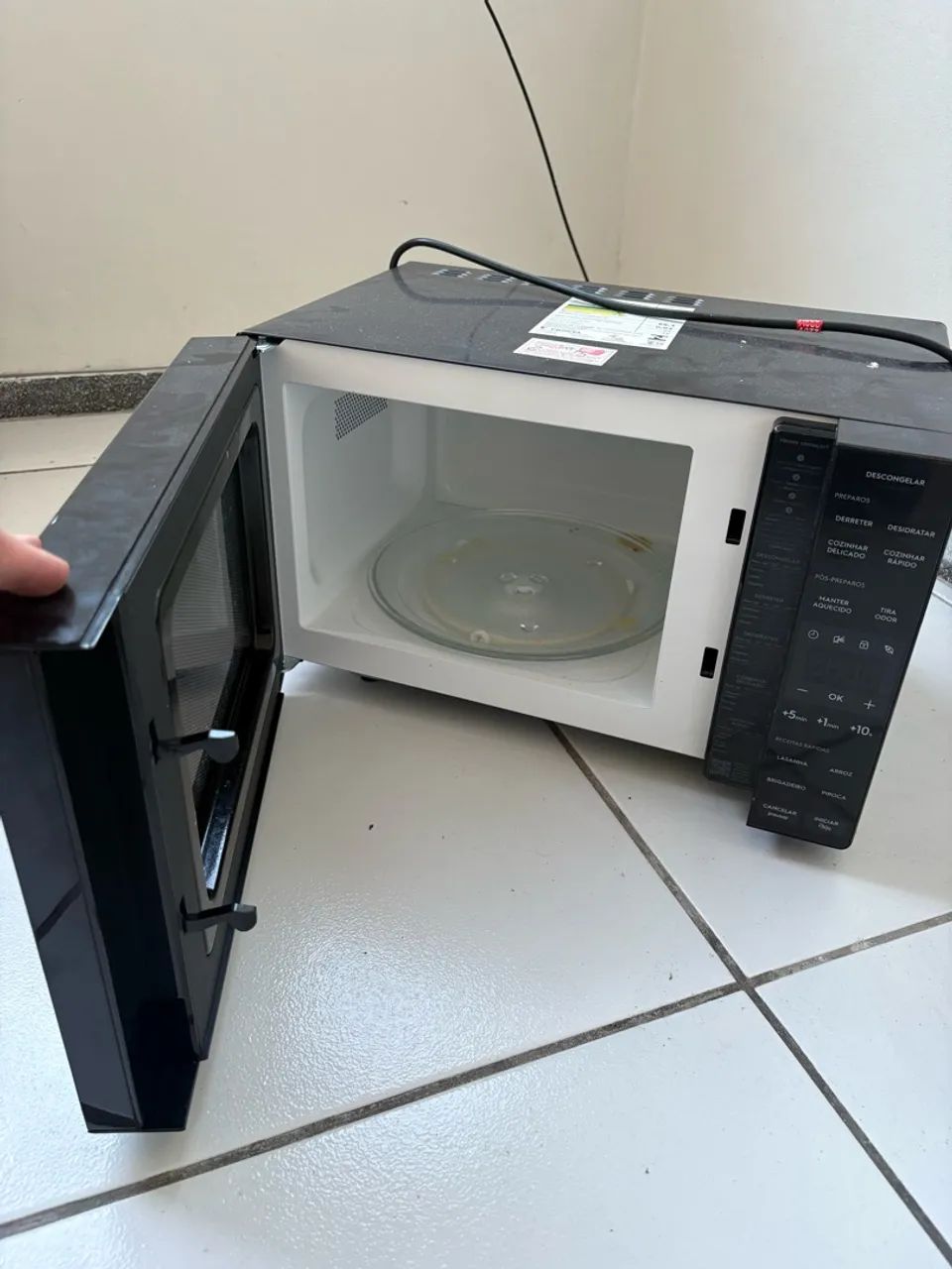 Microondas Eletrolux Preto 23L - Foto 2