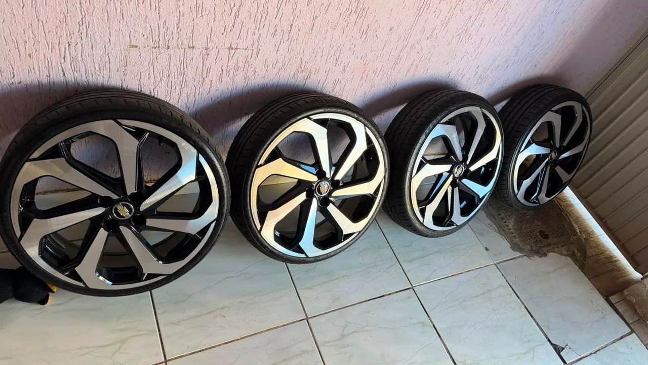 Aro 18 furação 4x100.  Pneu 185/35