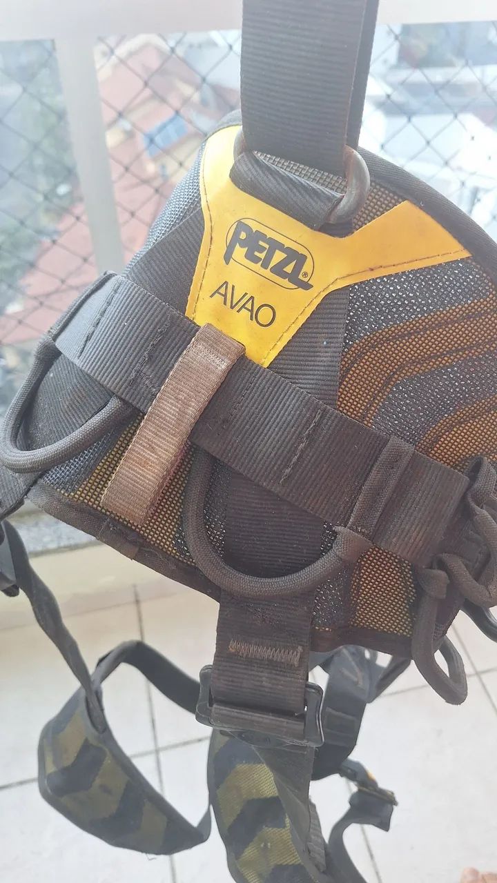Cinto tipo paraquedista escalada e Industrial e Importado da  PETZL - Foto 2