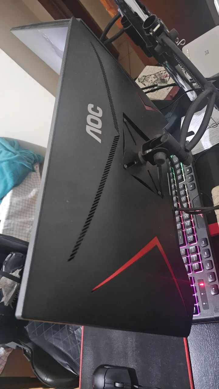 Monitor AOC 24" 144hz 1ms - Foto 2