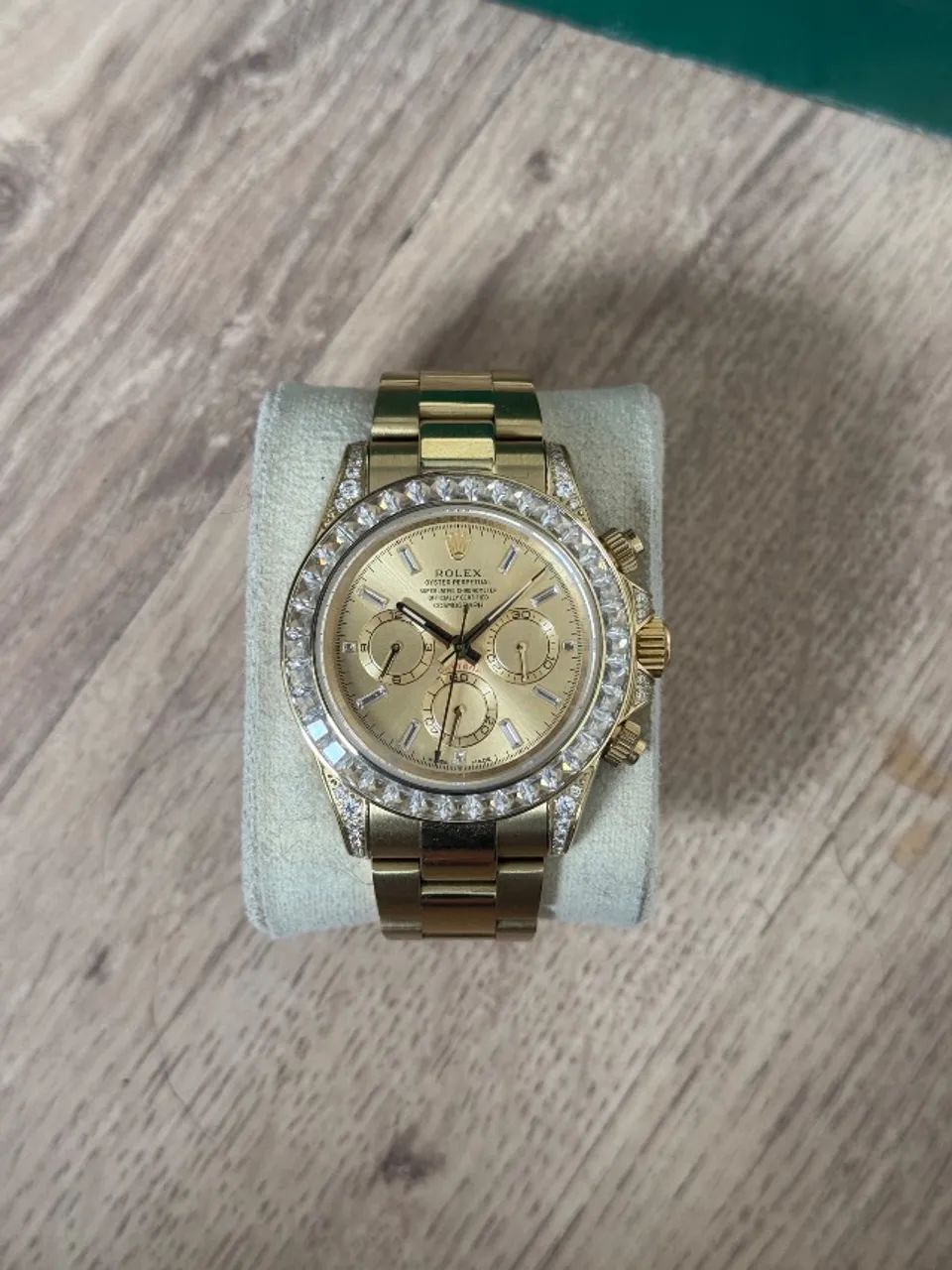 Rolex Daytona Cravejado