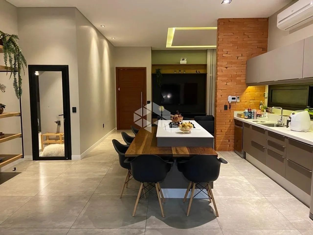 Casa Semi-Mobiliada com 4 Quartos no Campeche - Florianópolis/SC | Conforto e Espaço - Foto 2