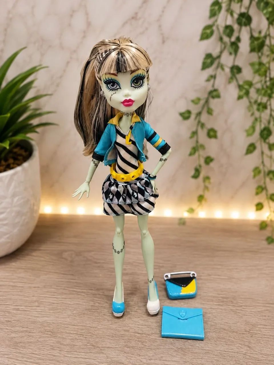 Monster high frankie picture day