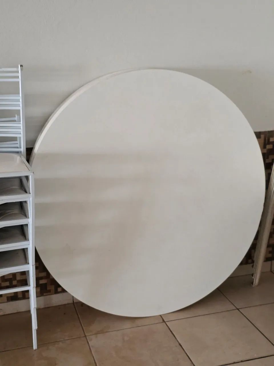 12 tampões MDF; e 100 cadeiras