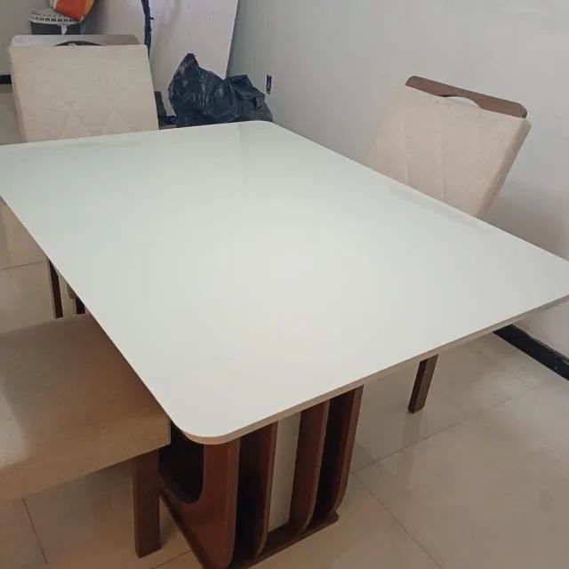 Mesa de jantar 4 cadeiras com estofados semi nova  - Foto 2